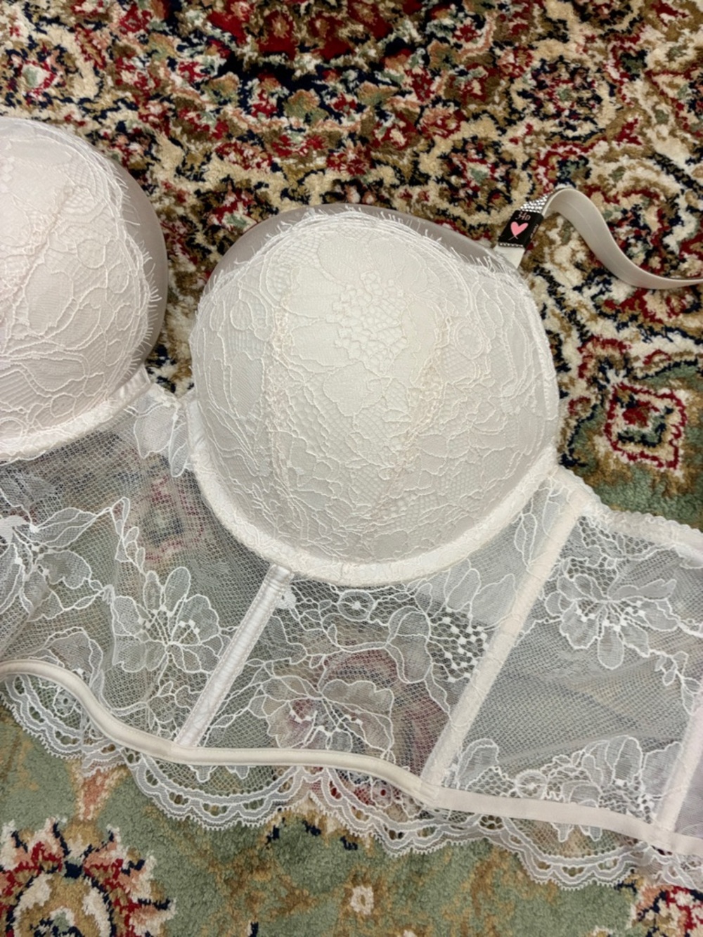 Victoria’s Secret bombshell bra - Picture 14 of 15